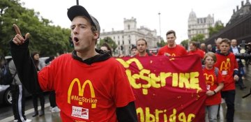 McDonald's işçiləri maaşla bağlı kütləvi aksiyalara başladı